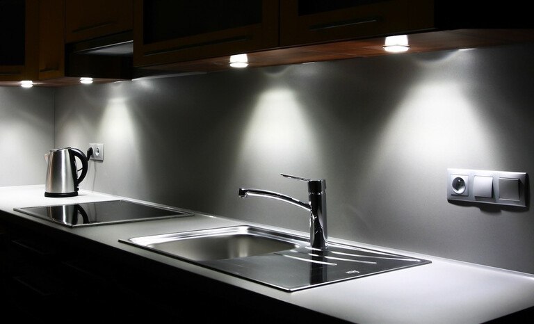 Benefits Of Using Under Cabinet Lighting Benefits Of Using Under Cabinet Lighting