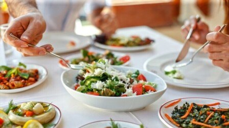 How to Set Lunch Table