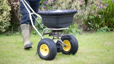 6 Best Lawn Fertilizer Spreaders of 2025